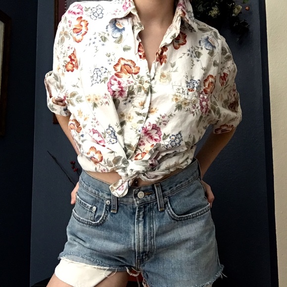 Ilio Tops - Vintage Ilio floral button up!